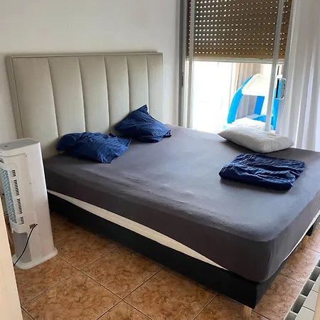 50m De La Mer, 2 *